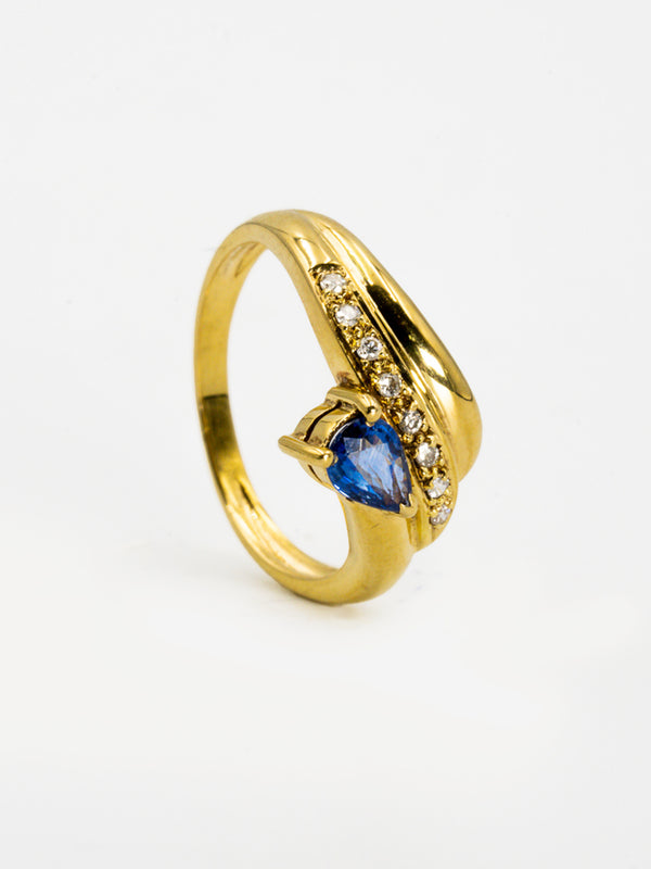 Gold ring with sapphire stone clearance